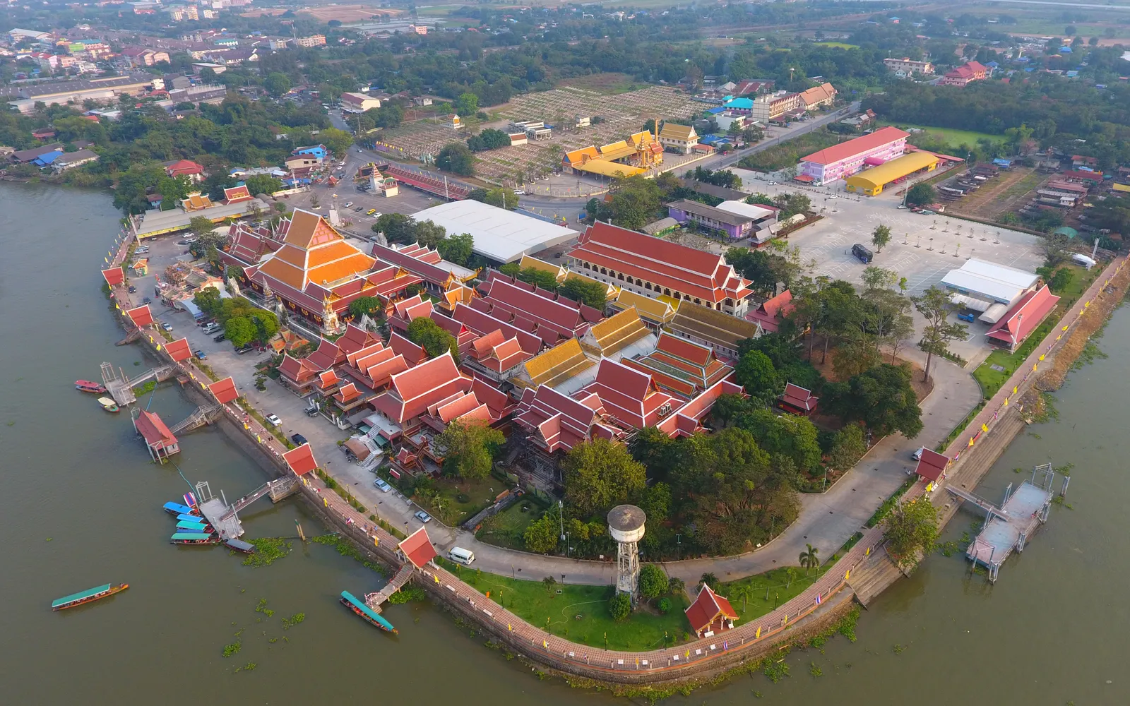 พระพุทธไตรรัตนนายก หรือหลวงพ่อโต พระพุทธรูปขนาดใหญ่ที่วัดพนัญเชิง อยุธยา