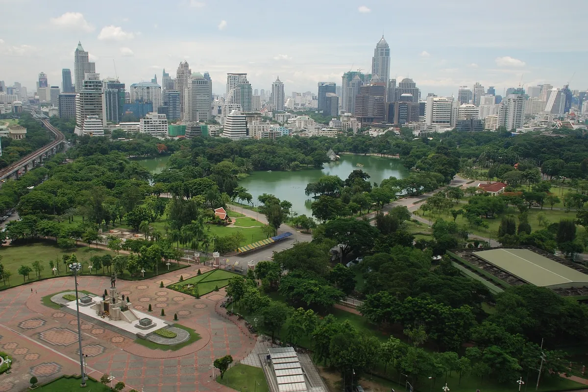 บรรยากาศย่านหรูใจกลางเมือง ในกรุงเทพฯ