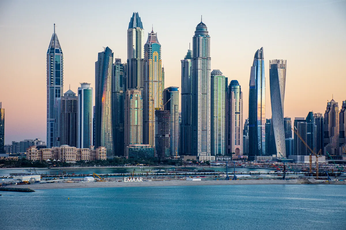 บรรยากาศย่านดูไบมารีนา (Dubai Marina) ในดูไบ