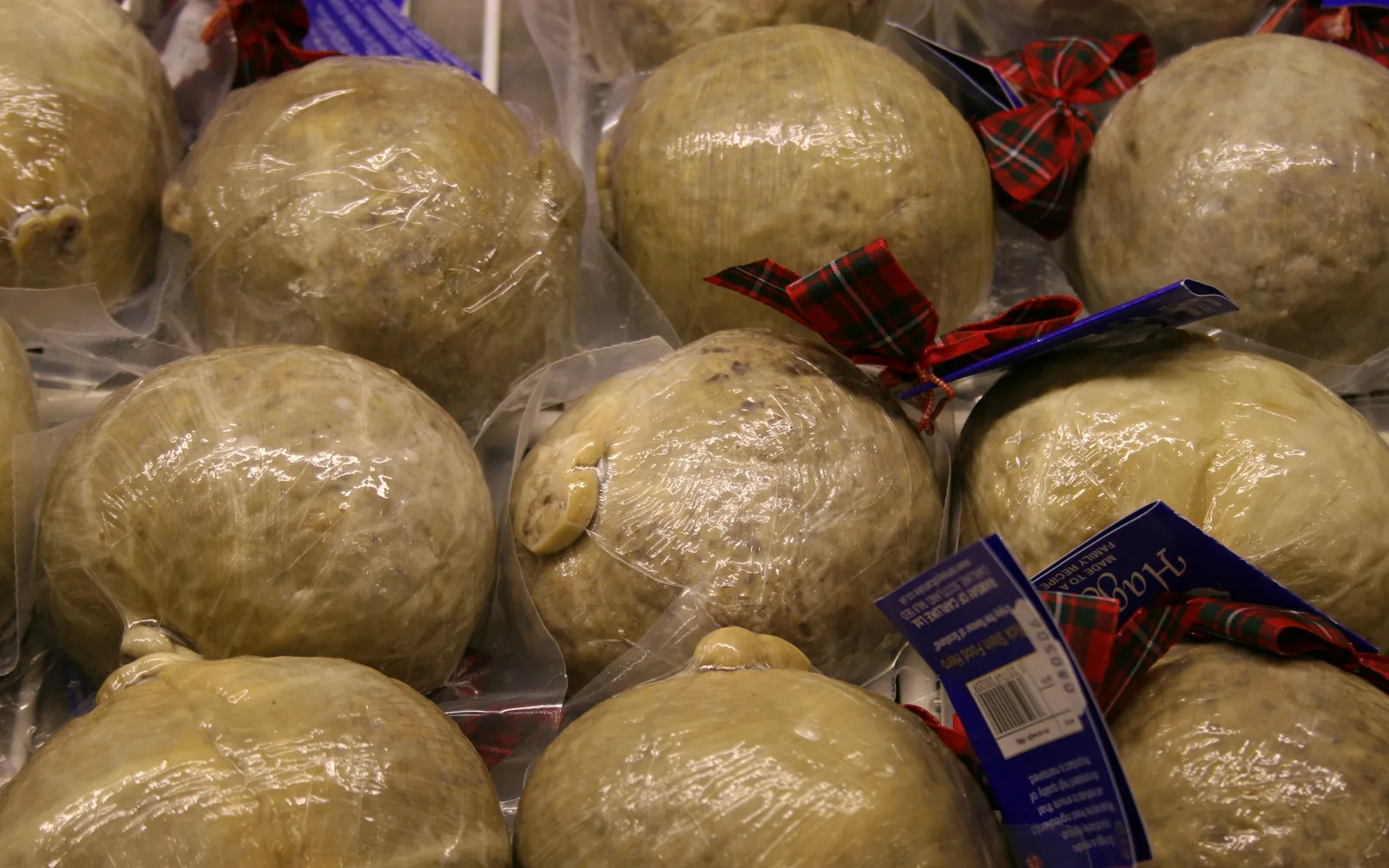 6 อาหารเอดินบะระและสกอตแลนด์ ที่ต้องลองให้ได้ — แฮกกิส ซุป Cullen Skink วิสกี้ และ Cranachan