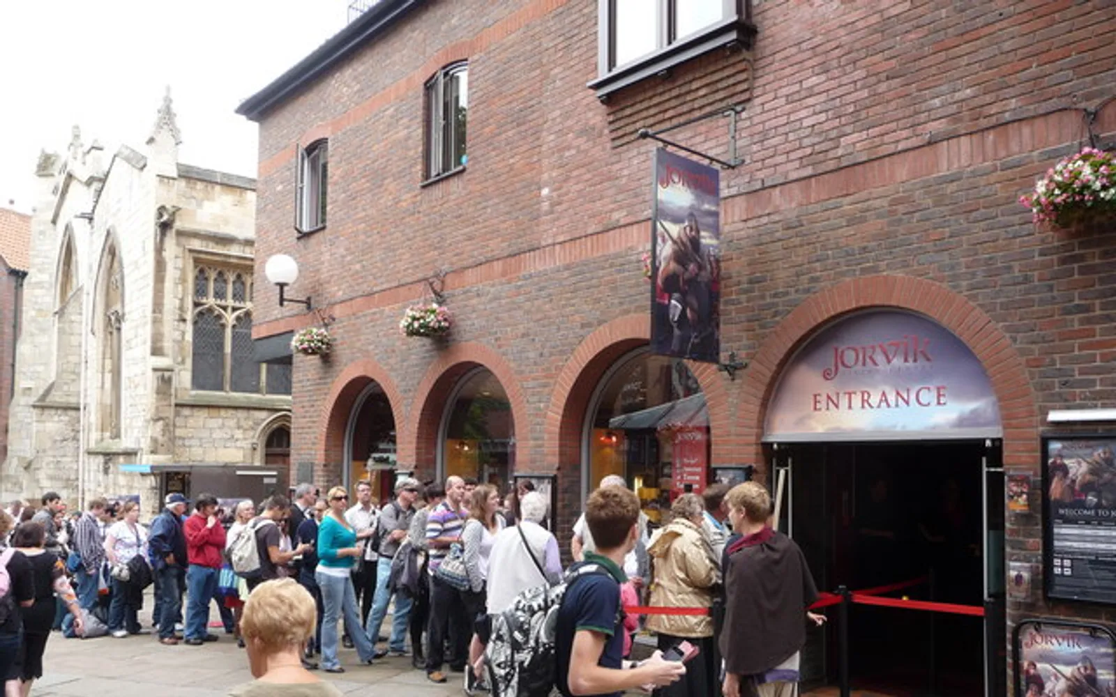 จำลองบรรยากาศเมืองไวกิ้ง Jorvik ภายในพิพิธภัณฑ์ยอร์ก หุ่นไวกิ้งในชีวิตประจำวัน บ้านไม้โบราณ และกลิ่นยุคกลางที่ออกแบบมาพิเศษ