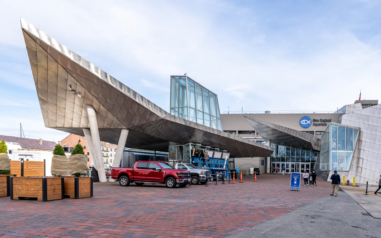 ตู้ปลา Giant Ocean Tank ขนาด 4 ชั้นในพิพิธภัณฑ์สัตว์น้ำ New England Aquarium บอสตัน