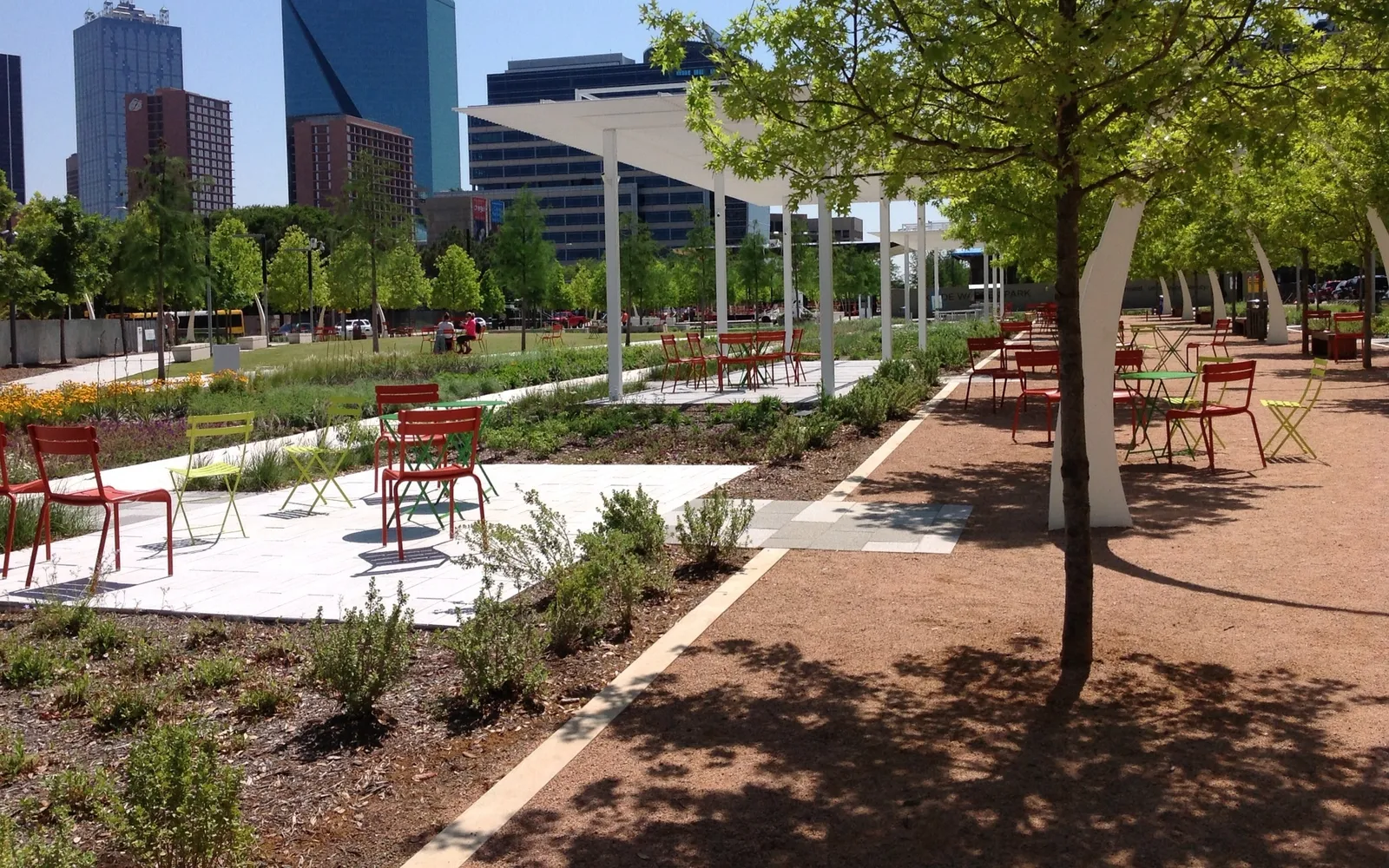 Klyde Warren Park สวนสาธารณะลอยเหนือทางด่วน