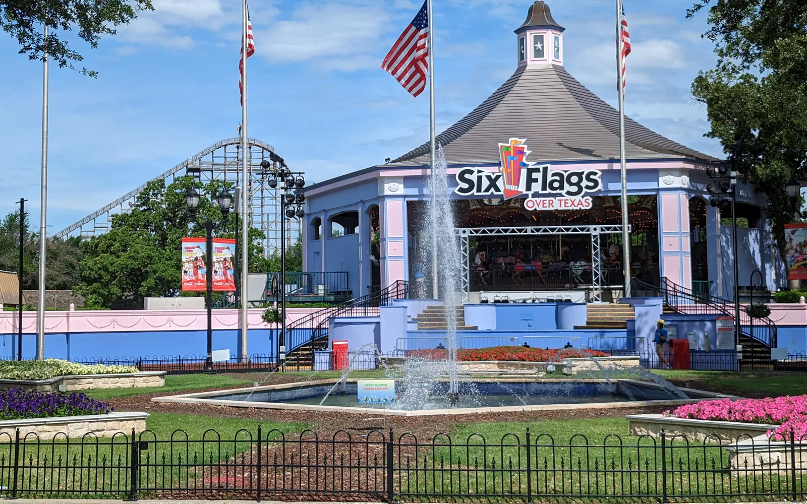 เครื่องเล่นโรลเลอร์โคสเตอร์ที่ Six Flags Over Texas