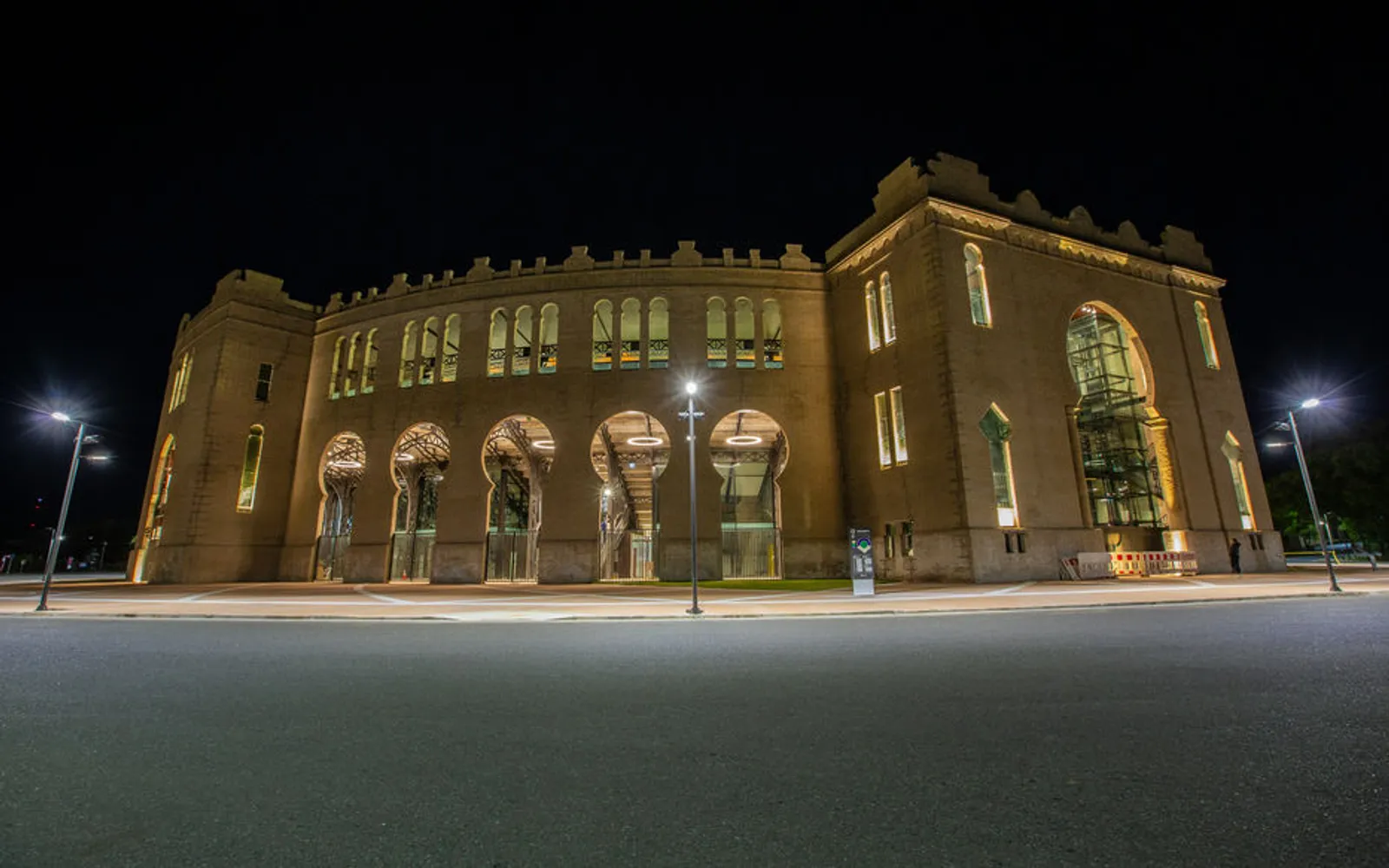 ลานสู้วัวเก่า Plaza de toros Real de San Carlos สถาปัตยกรรมสไตล์มัวร์