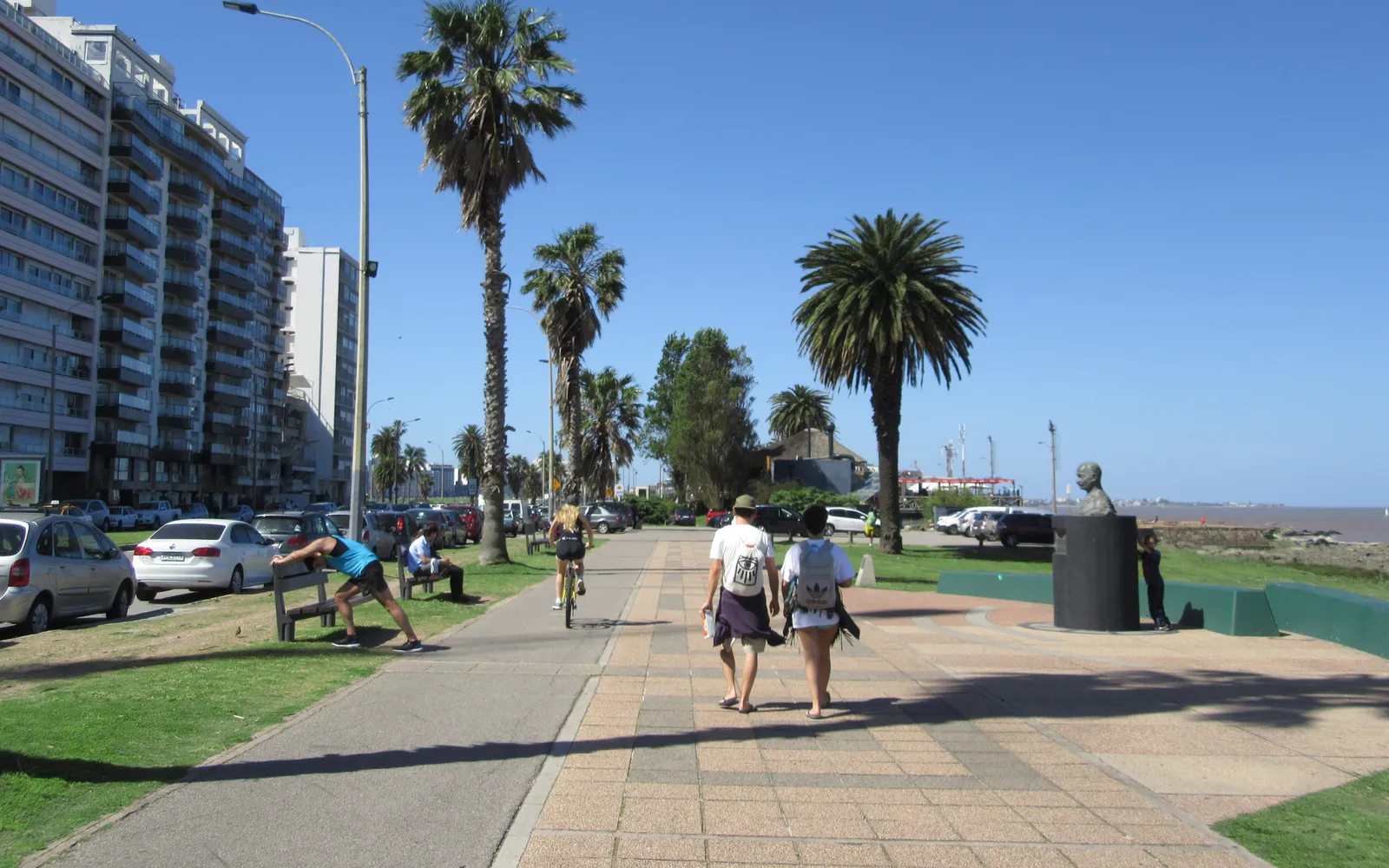 ทางเดินริมน้ำ Rambla เลียบแม่น้ำริโอเดลาปลาตา มอนเตวิเดโอ