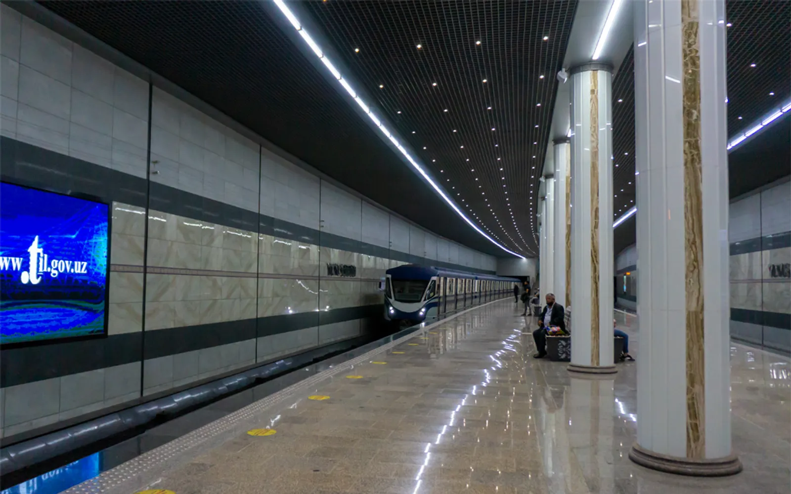 สถานีรถไฟใต้ดินทาชเคนต์ที่ตกแต่งอย่างวิจิตร