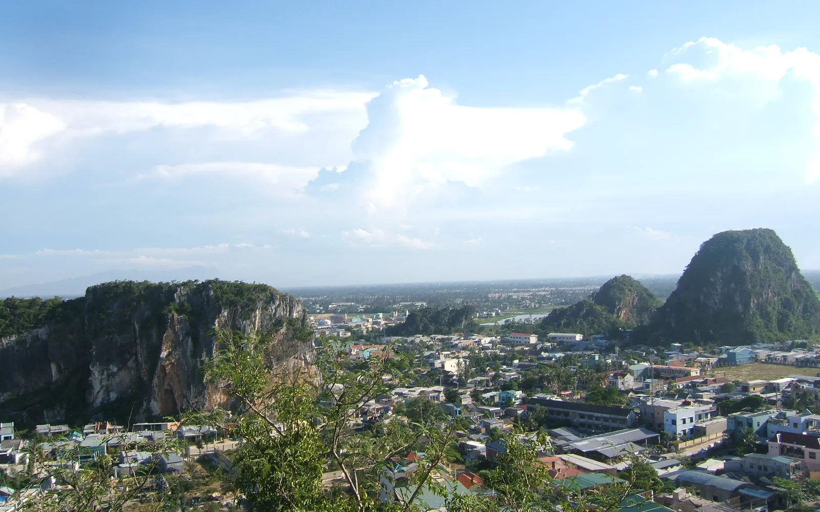 ยอดเขาหินอ่อน 5 ลูกของ Marble Mountains พร้อมวัดถ้ำและวิวชายหาดดานัง