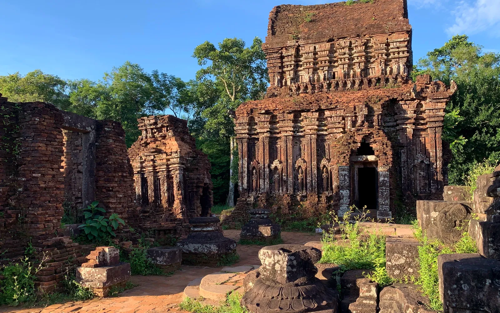 หอปราสาทอิฐแดงโบราณของอาณาจักรจามปาที่มีเซิน มรดกโลก UNESCO