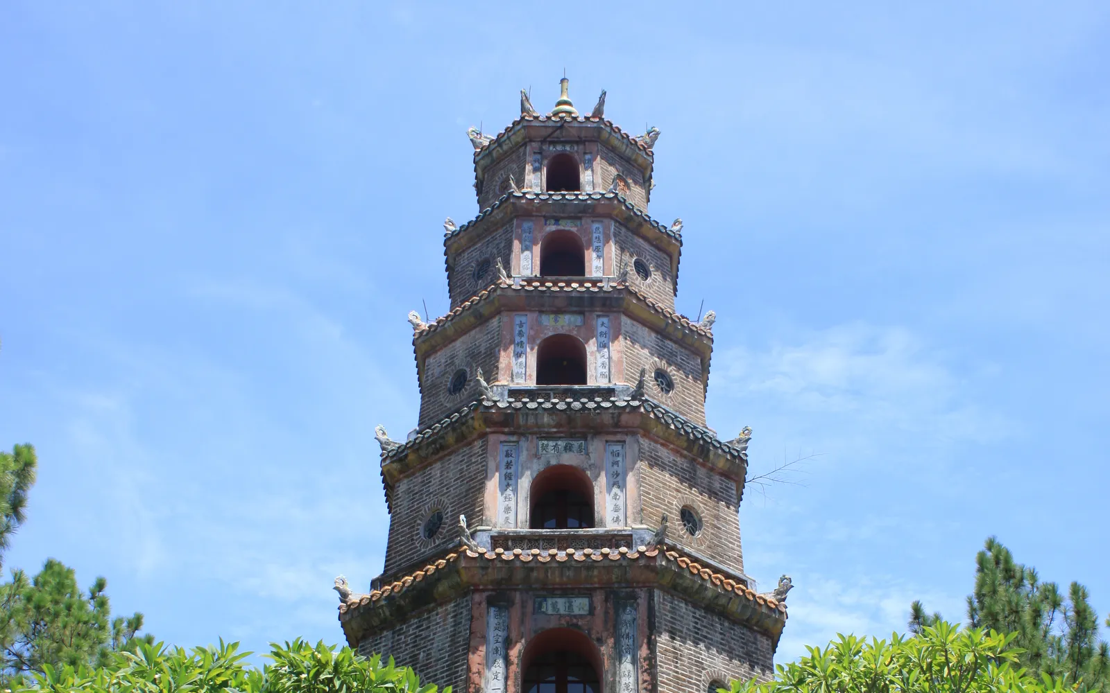 หอ 7 ชั้น Phuoc Duyen สัญลักษณ์ของเว้