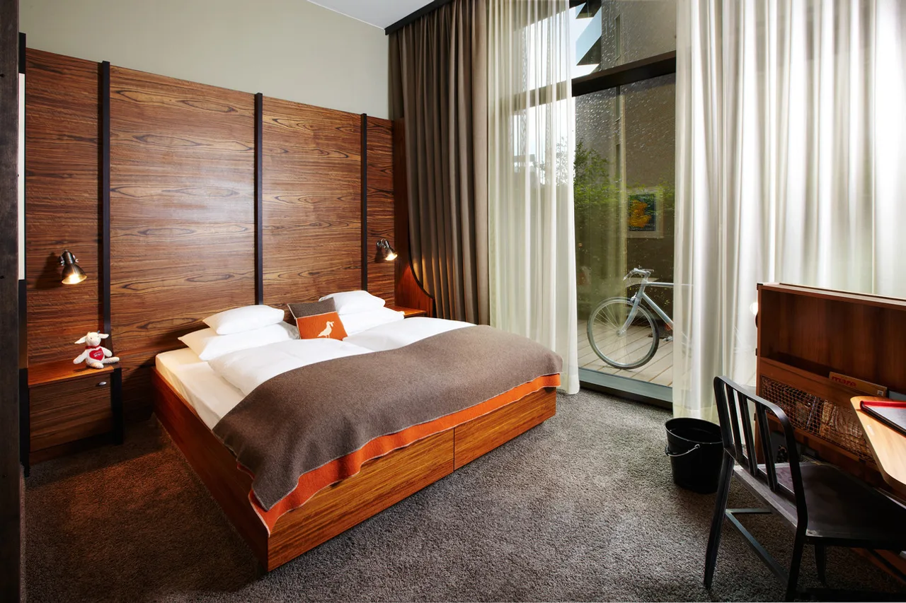 25hours Hotel Hamburg HafenCity — ภาพห้องพักและบรรยากาศ