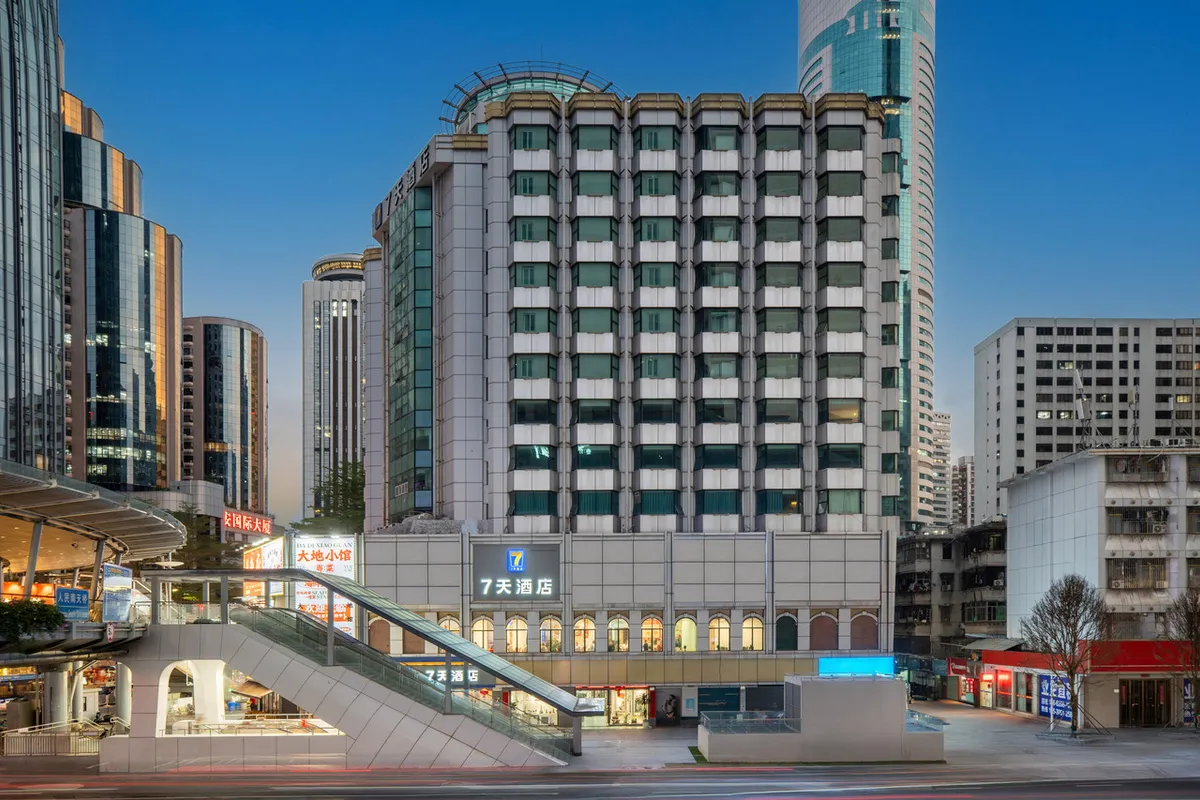 7 Days Inn Shenzhen Luohu Port Dongmen Old Street — rooms and atmosphere