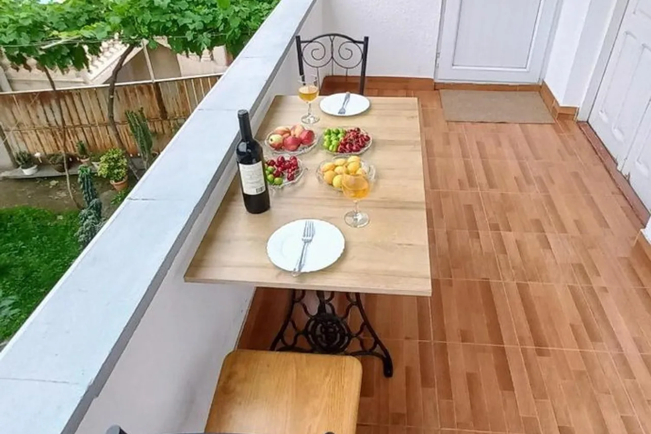 A Rioni Guest House — rooms and atmosphere