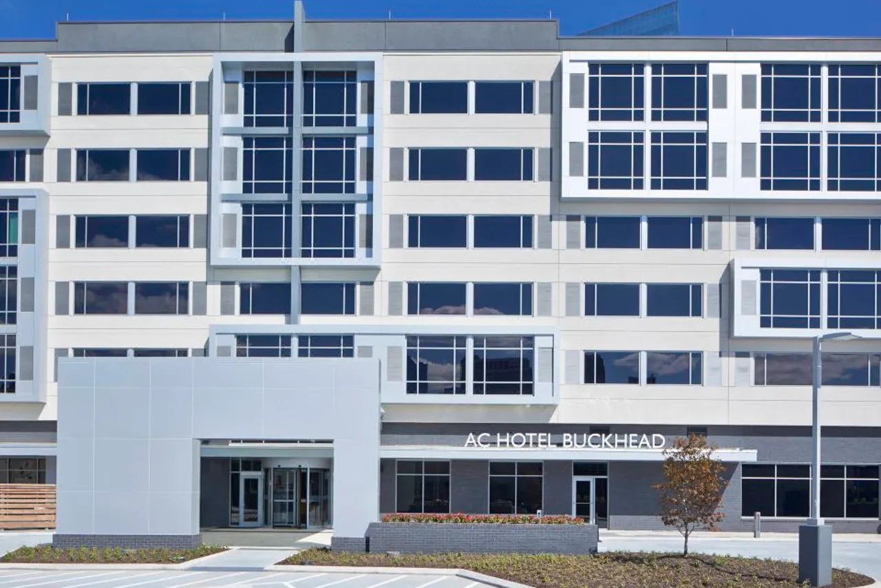 AC Hotel by Marriott Atlanta Buckhead at Phipps Plaza — rooms and atmosphere