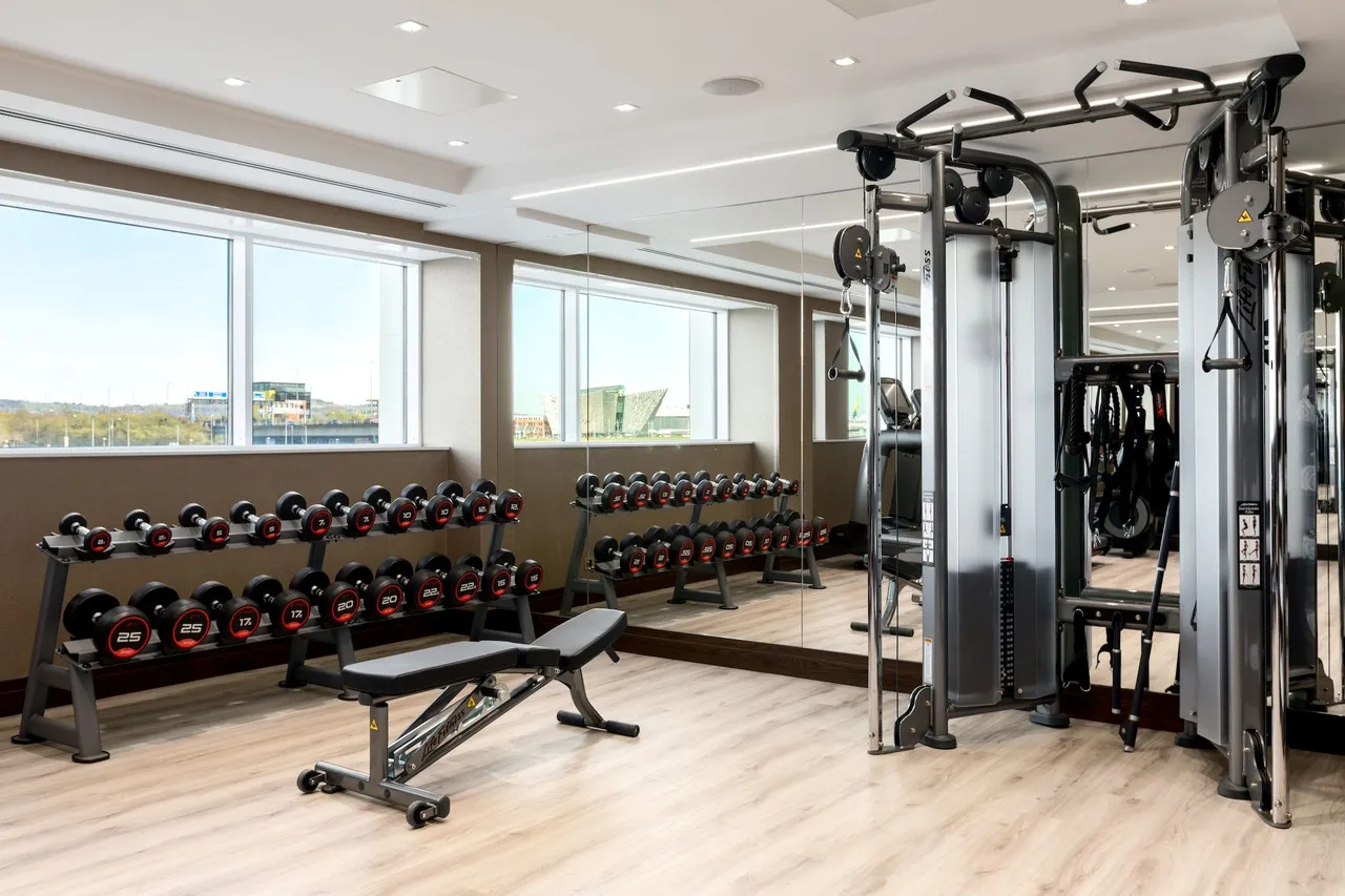 AC Hotel by Marriott Belfast — rooms and atmosphere