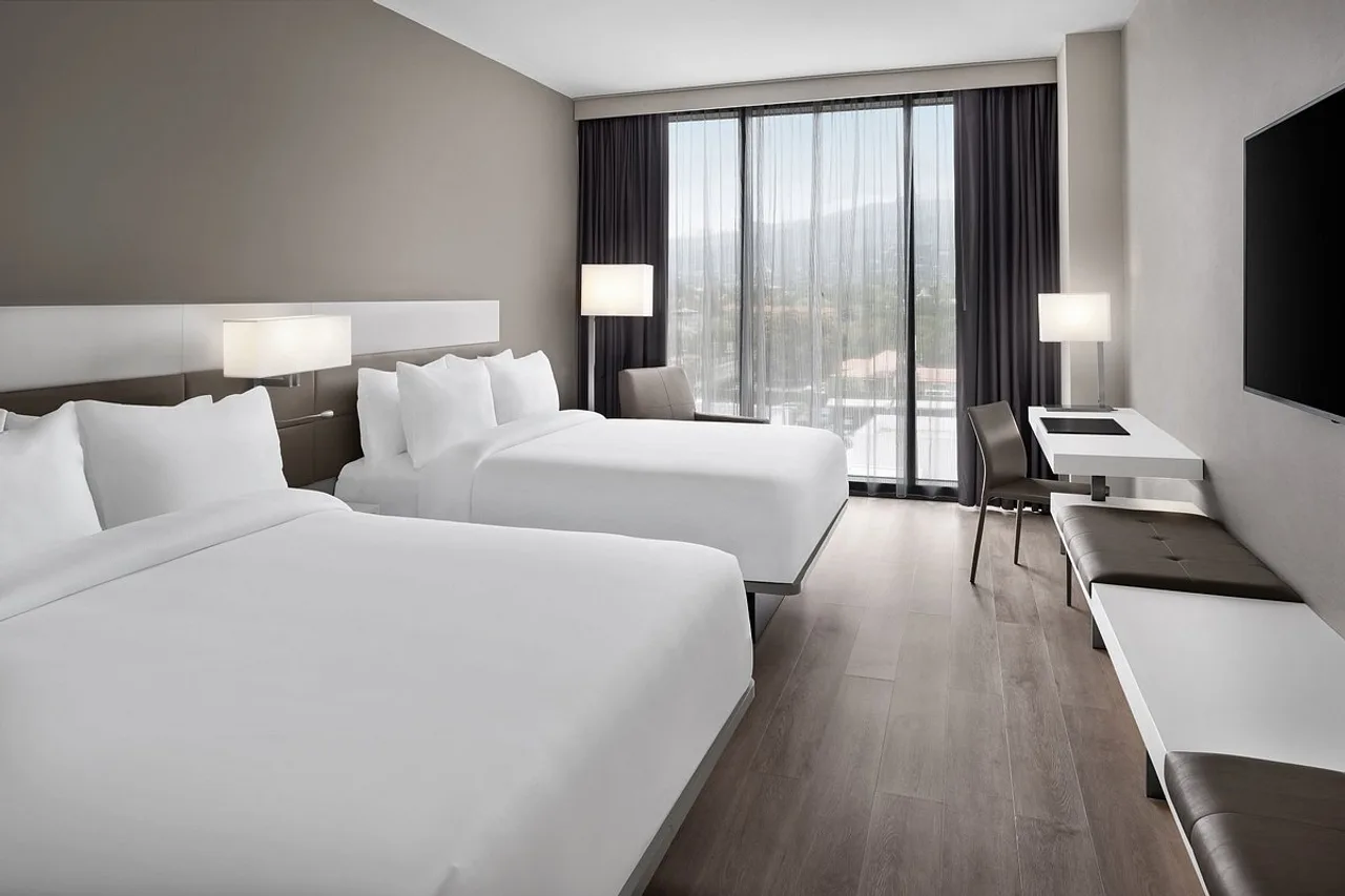 AC Hotel by Marriott Kingston, Jamaica — ภาพห้องพักและบรรยากาศ