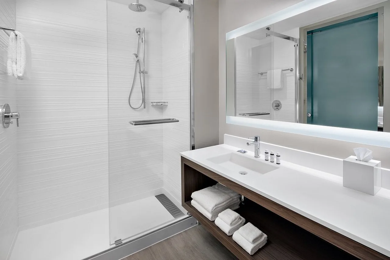 AC Hotel by Marriott Kingston, Jamaica — ภาพห้องพักและบรรยากาศ