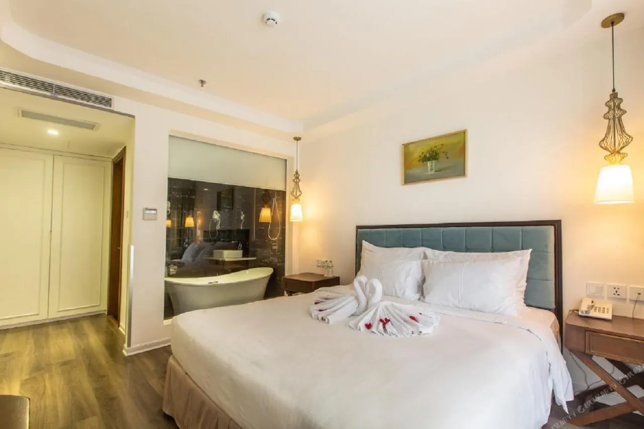 Adaline Hotel and Suite — rooms and atmosphere
