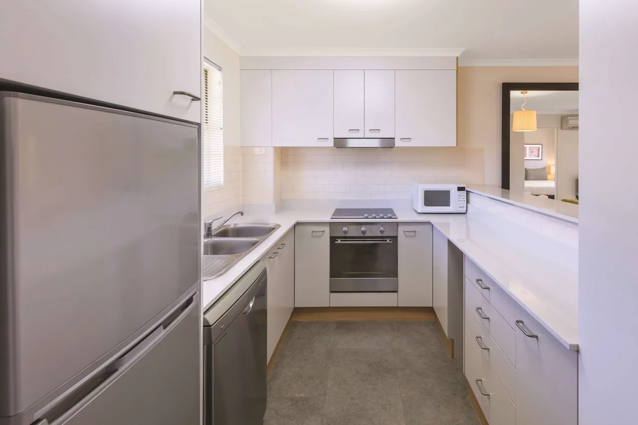 Adina Serviced Apartments Canberra Kingston — rooms and atmosphere