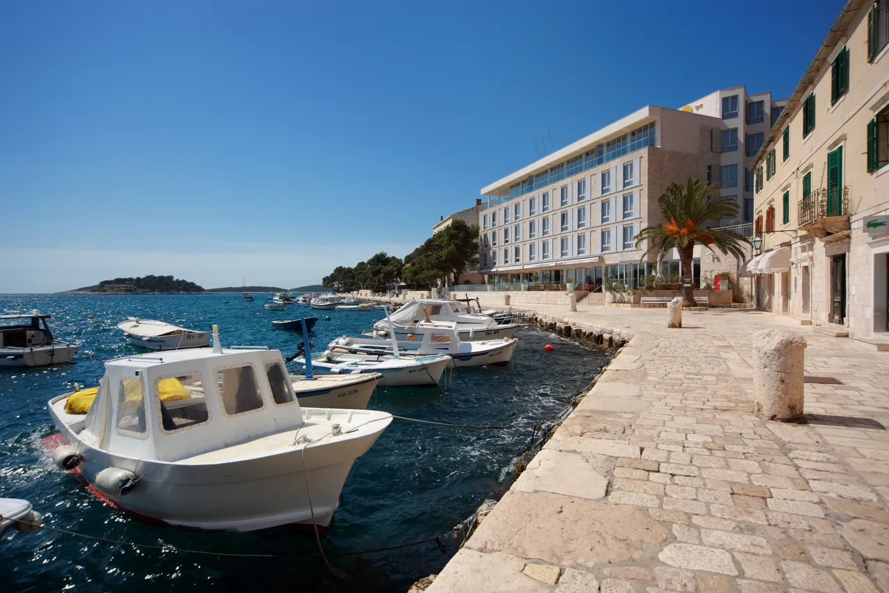 Adriana Hvar Spa Hotel — ภาพห้องพักและบรรยากาศ