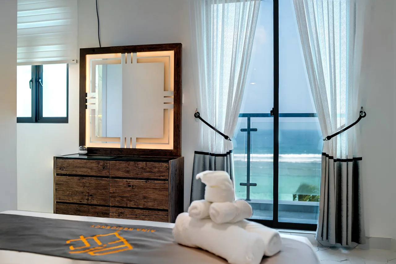 Aina Residency Beachfront Hotel — ภาพห้องพักและบรรยากาศ