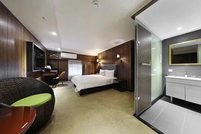 Airline Inn Taipei - Zhonghua — rooms and atmosphere