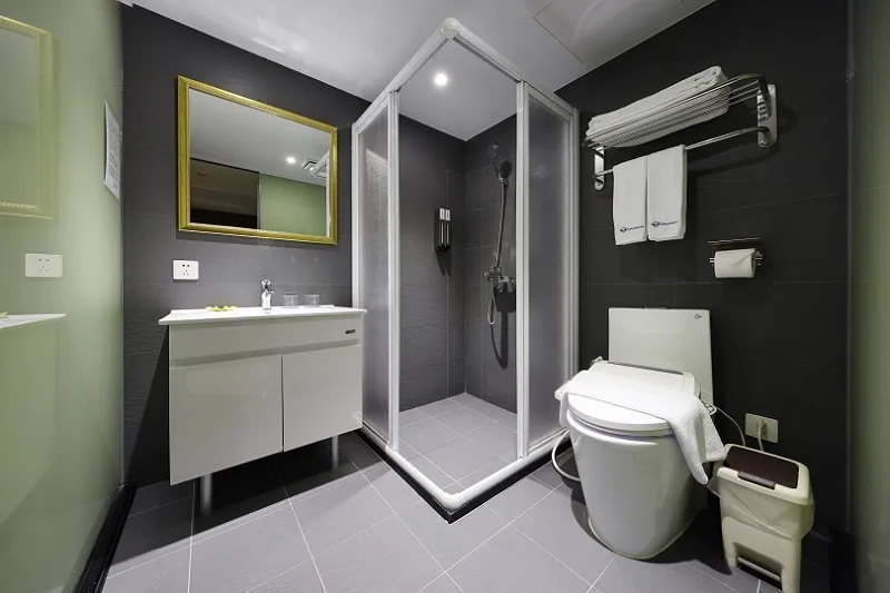 Airline Inn Taipei - Zhonghua — rooms and atmosphere