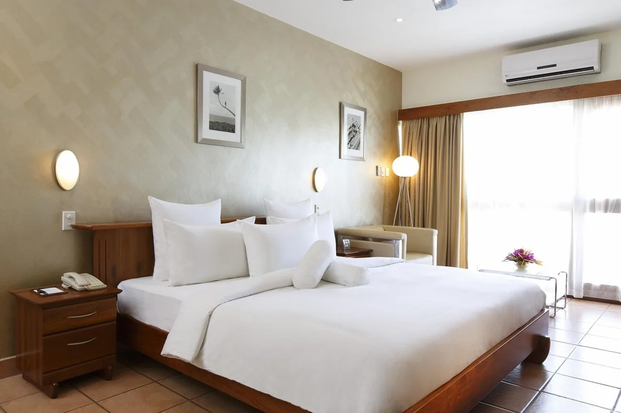 Airways Hotel — rooms and atmosphere