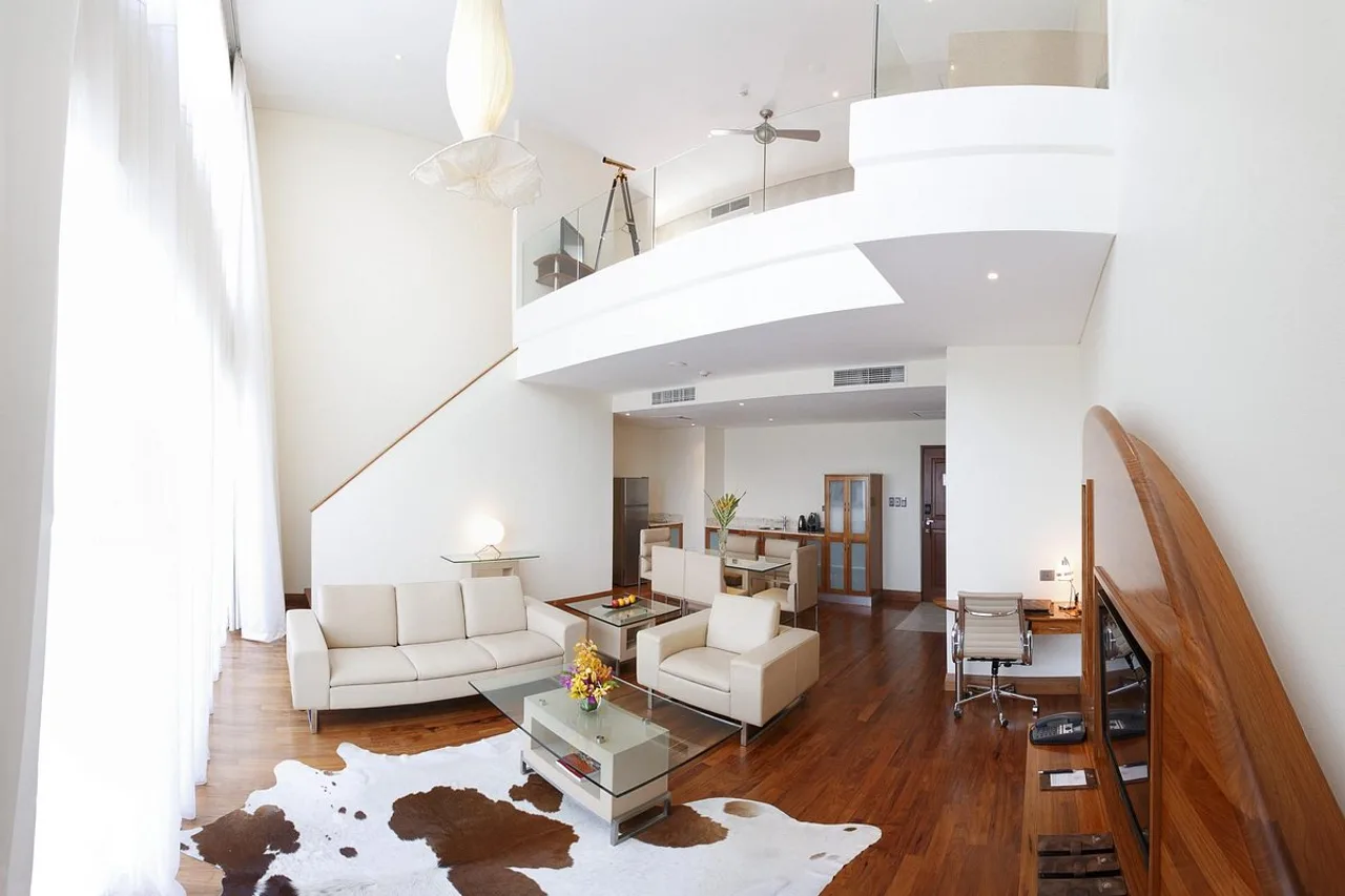 Airways Hotel — rooms and atmosphere