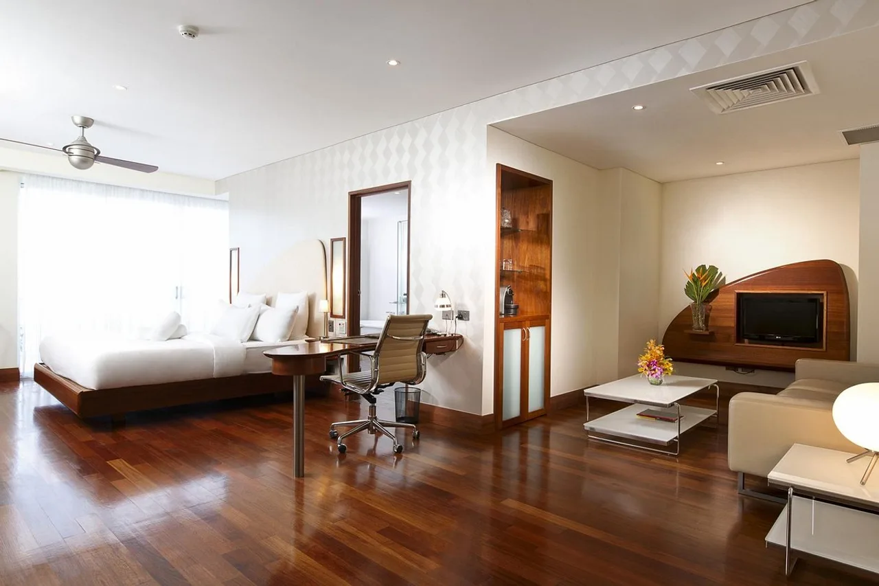 Airways Hotel — rooms and atmosphere