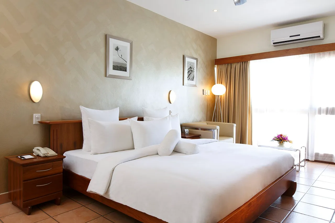 Airways Hotel — rooms and atmosphere