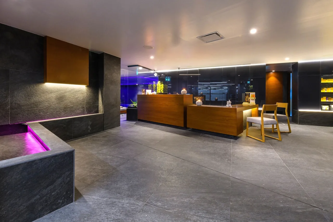 Ajax Hotel — ภาพห้องพักและบรรยากาศ