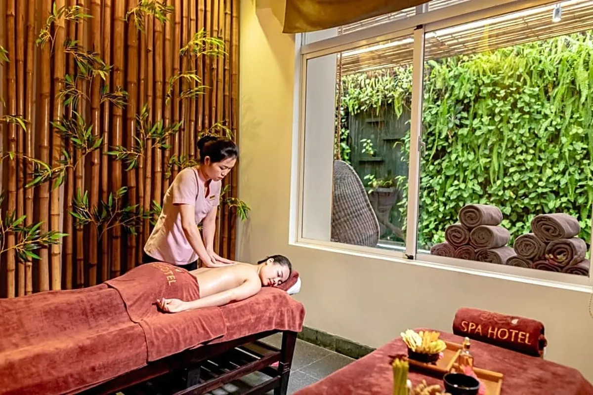 Alba Spa Hotel Hue — rooms and atmosphere