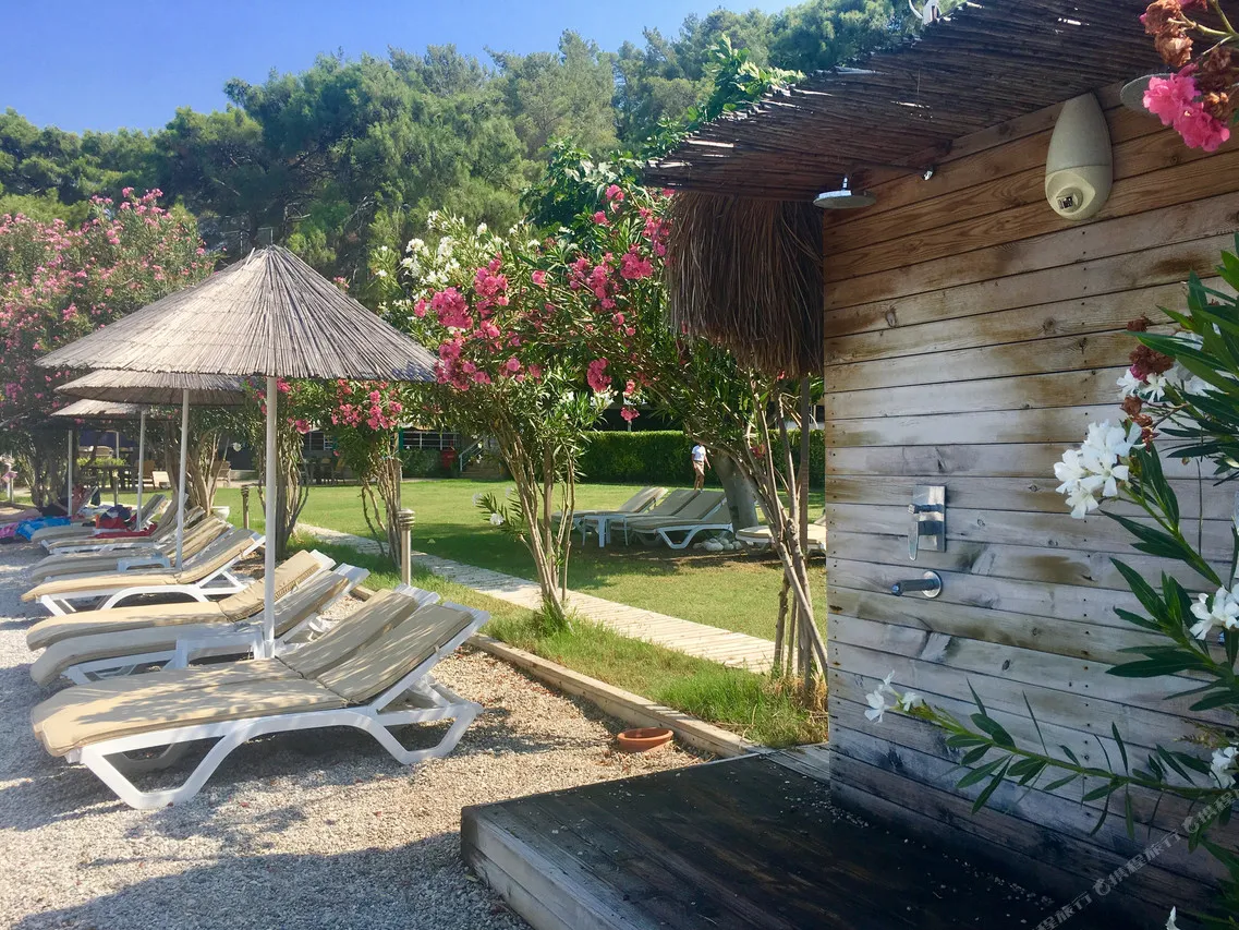 Alesta Yacht Hotel — rooms and atmosphere