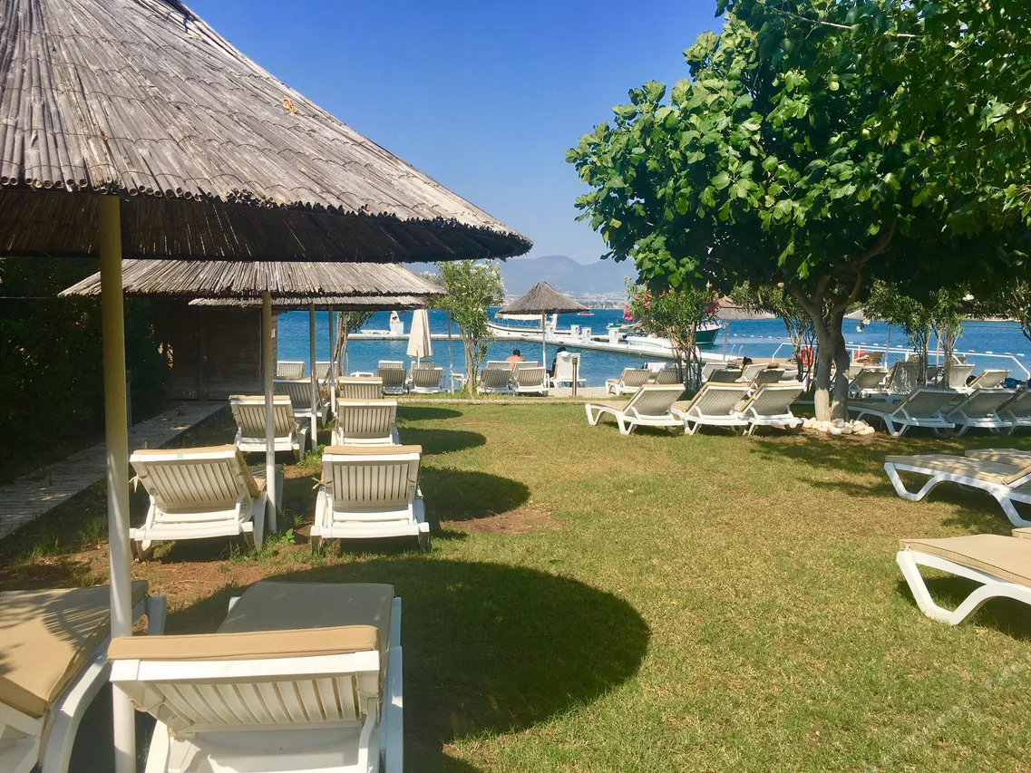 Alesta Yacht Hotel — rooms and atmosphere