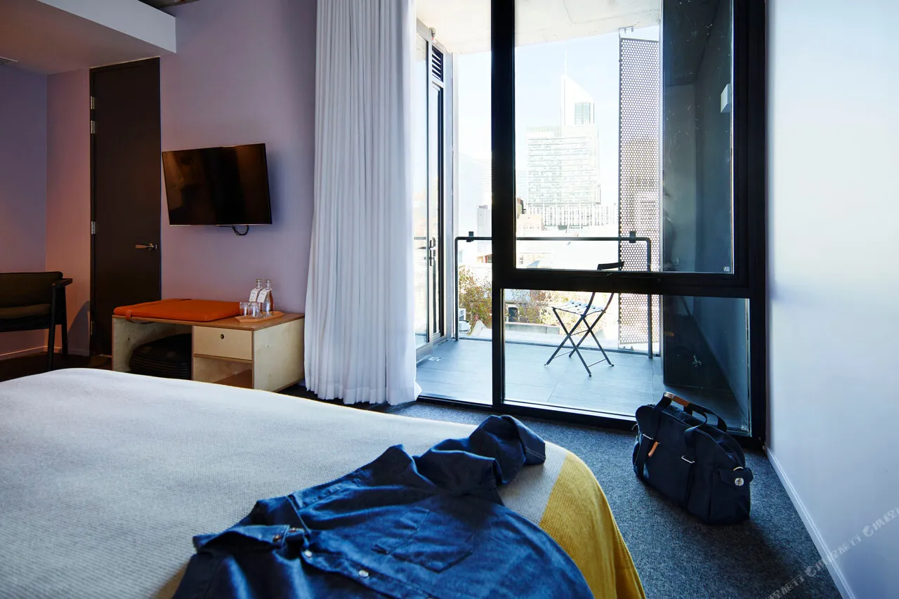 Alex Hotel — rooms and atmosphere