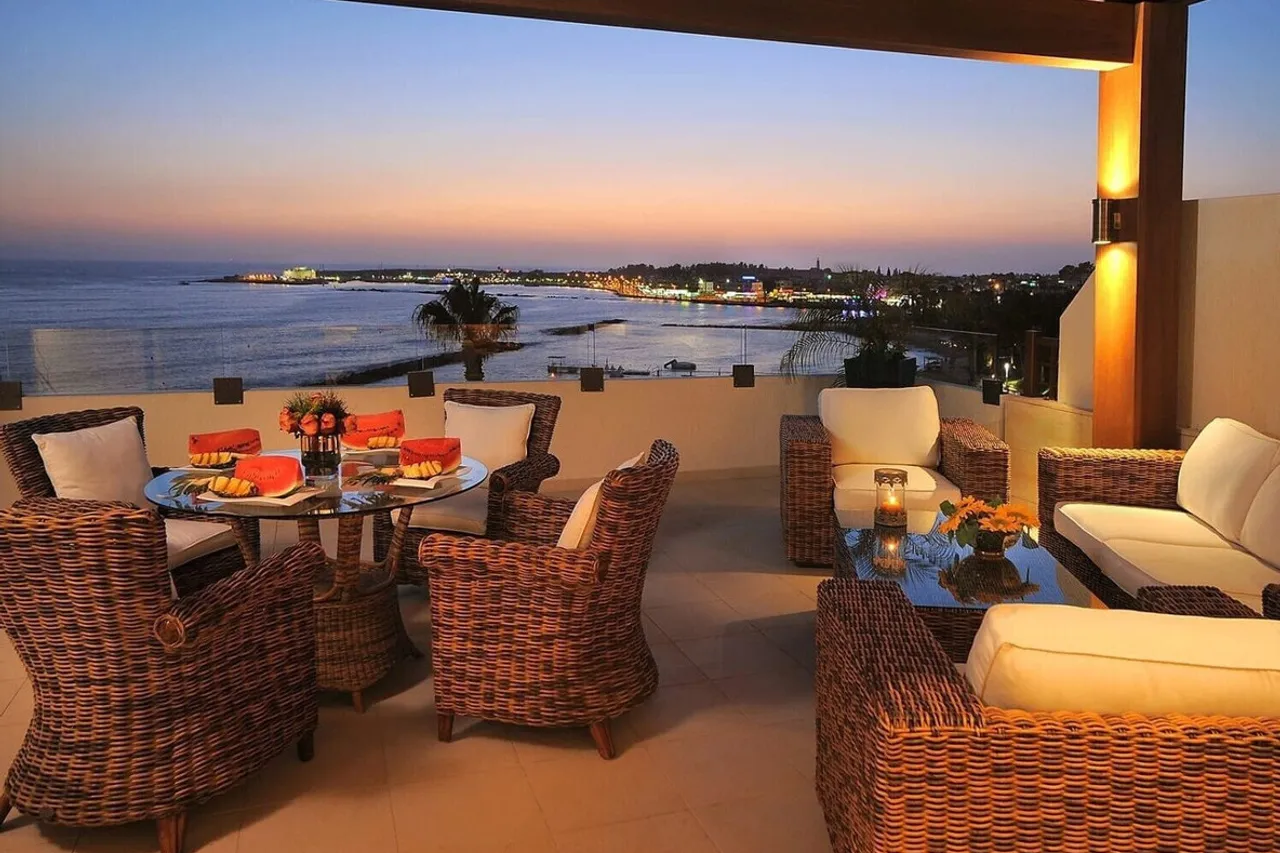 Alexander The Great Beach Hotel — ภาพห้องพักและบรรยากาศ