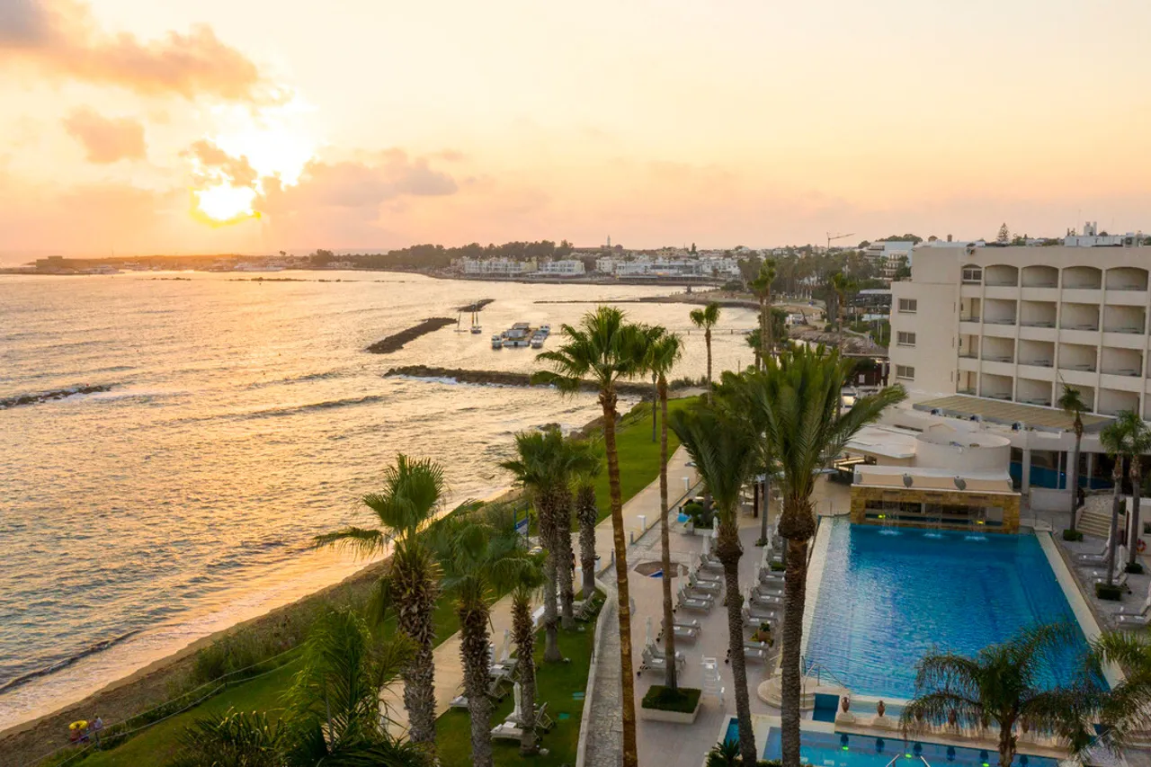 Alexander The Great Beach Hotel — ภาพห้องพักและบรรยากาศ