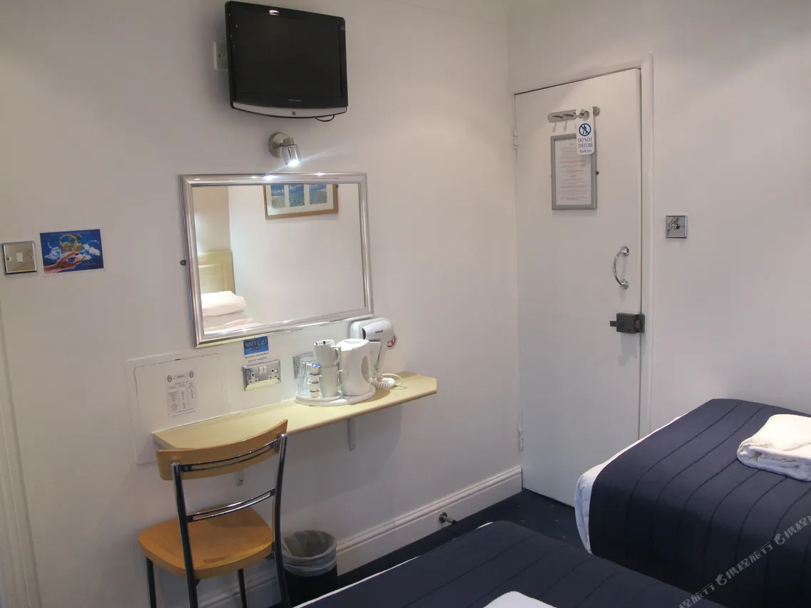 Alhambra Hotel London — rooms and atmosphere