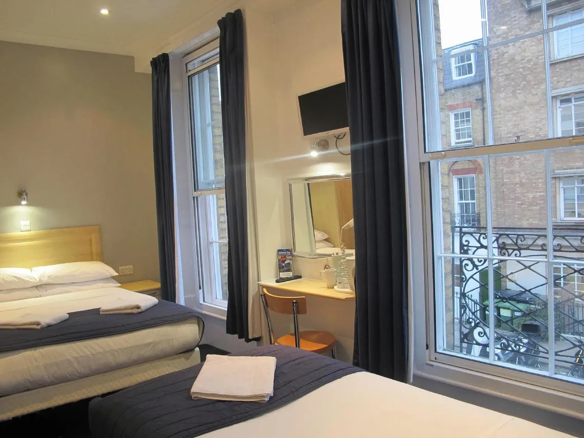 Alhambra Hotel — rooms and atmosphere