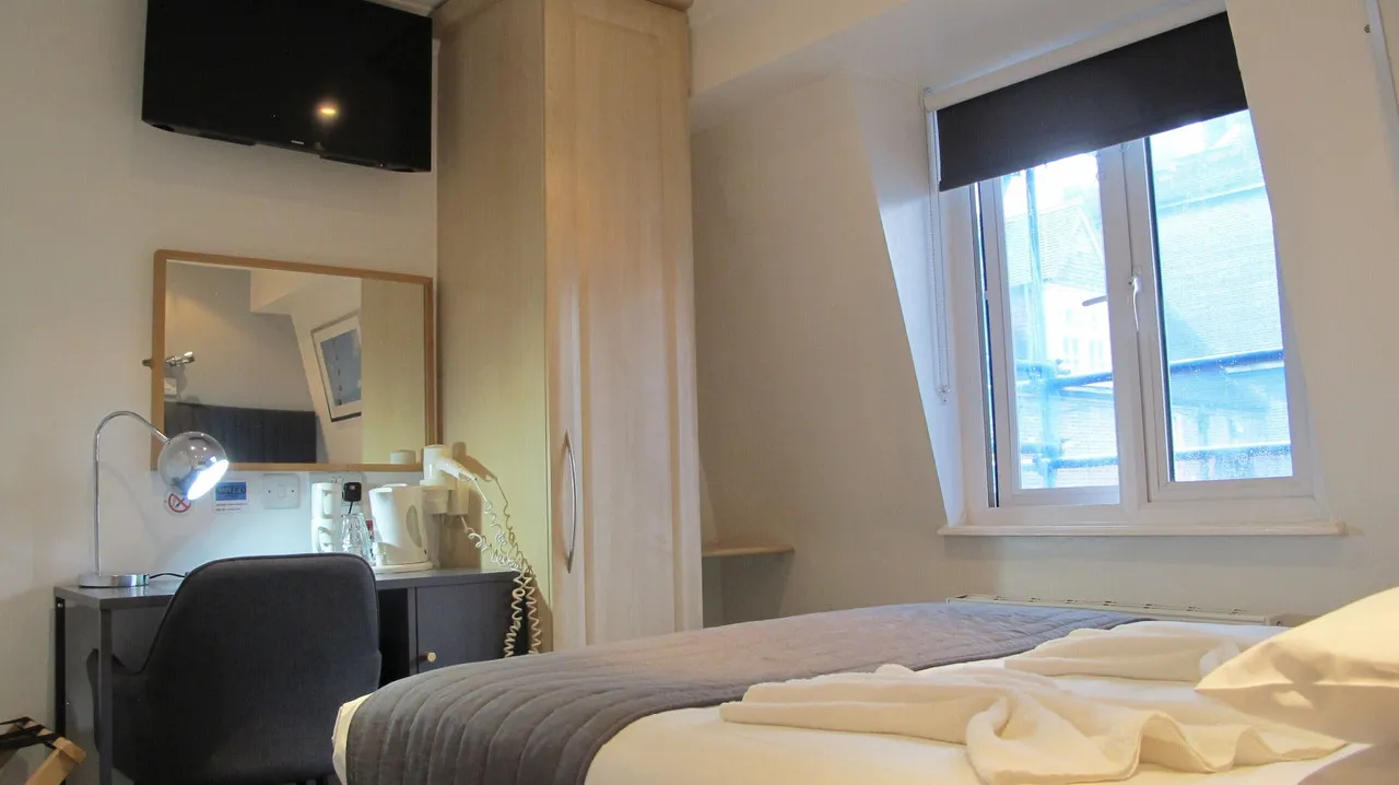 Alhambra Hotel — rooms and atmosphere