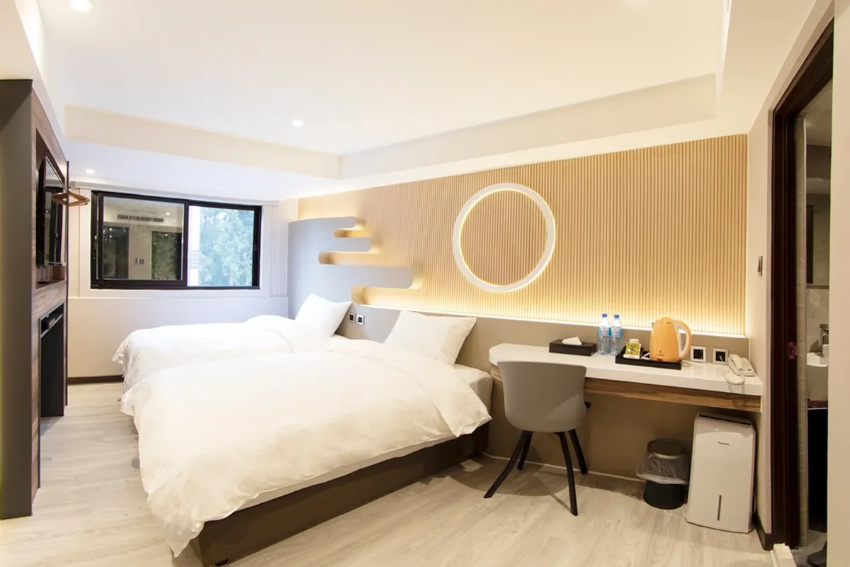 Alishan Shermuh International Tourist Hotel — rooms and atmosphere