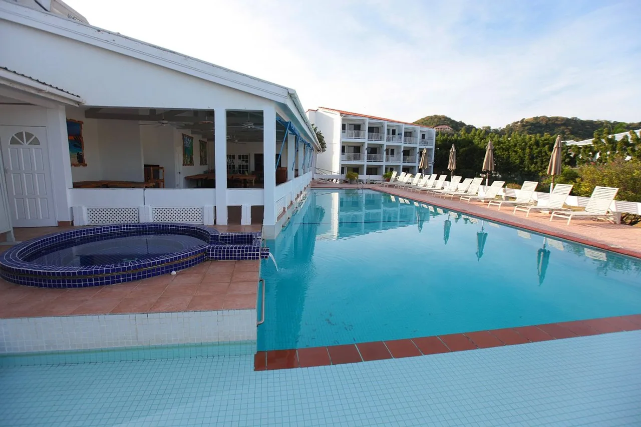 Allamanda Beach Resort — ภาพห้องพักและบรรยากาศ
