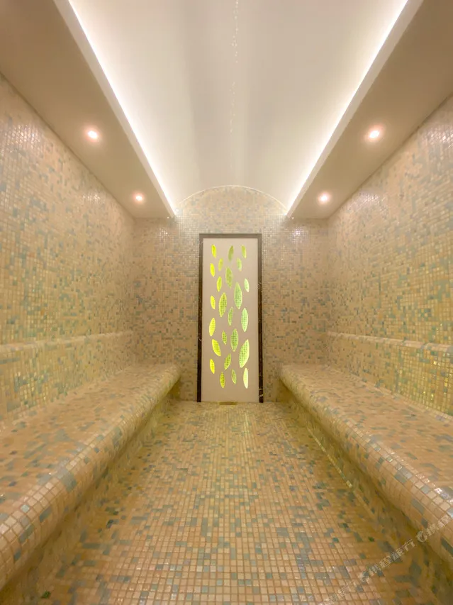 Almira Hotel Thermal Spa & Convention Center — rooms and atmosphere