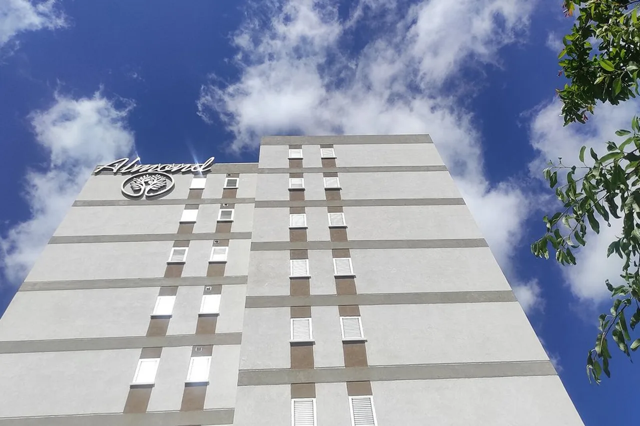 Almond Business Hotel — โรงแรมในนิโคเซีย