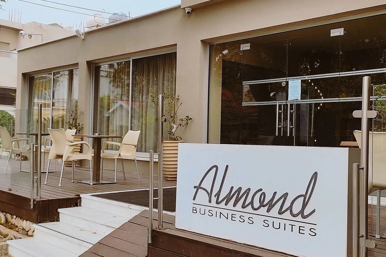 Almond Business Hotel — ภาพห้องพักและบรรยากาศ