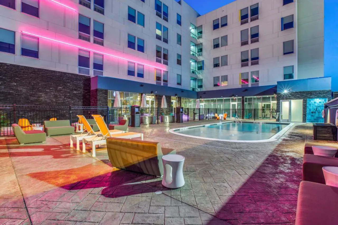 Aloft Dallas Arlington Entertainment District — ภาพห้องพักและบรรยากาศ