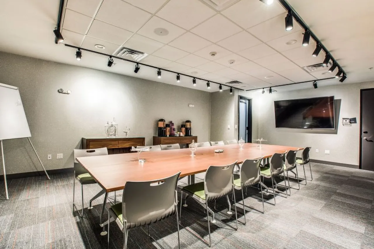 Aloft Dallas Arlington Entertainment District — ภาพห้องพักและบรรยากาศ