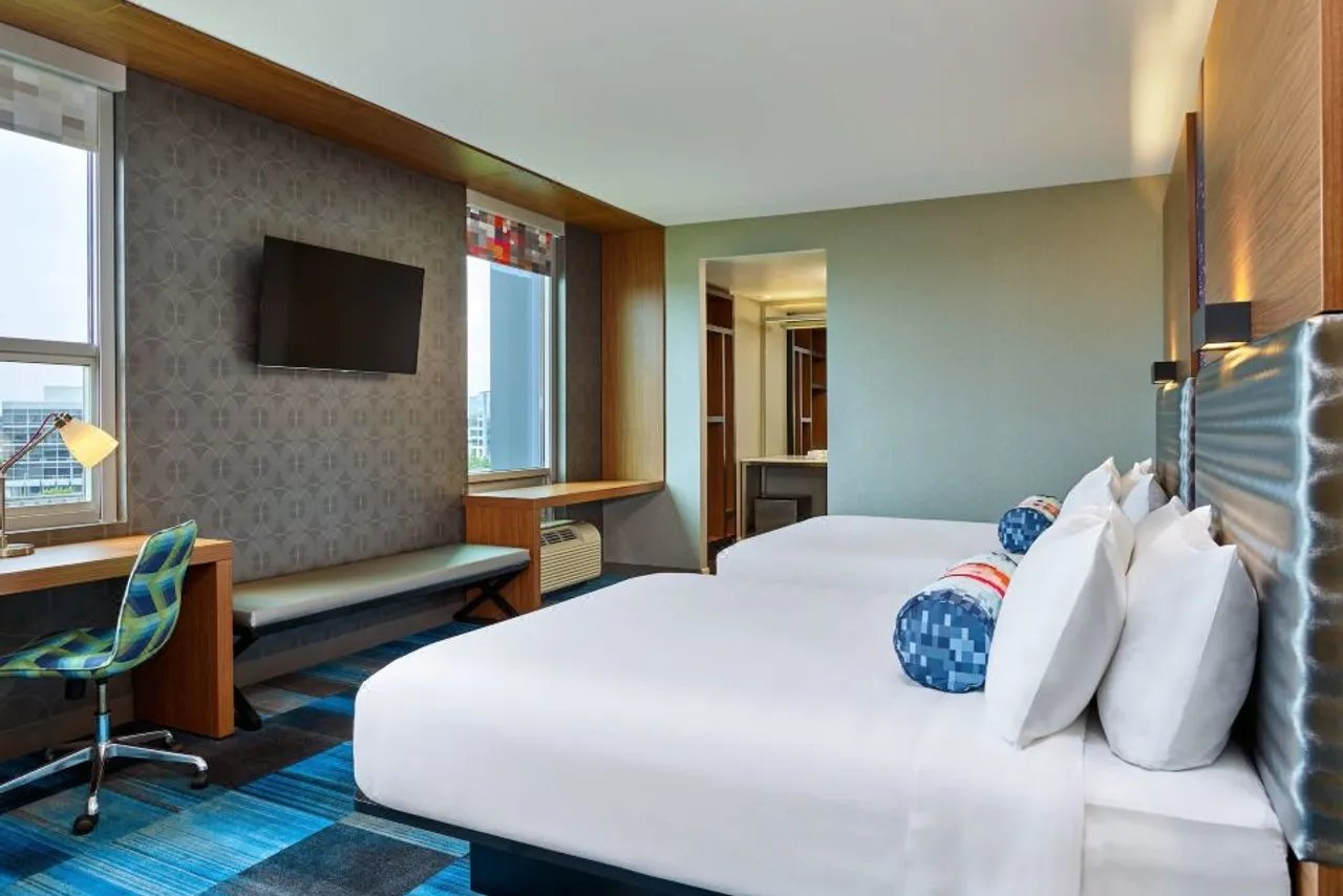 Aloft Santa Clara — rooms and atmosphere
