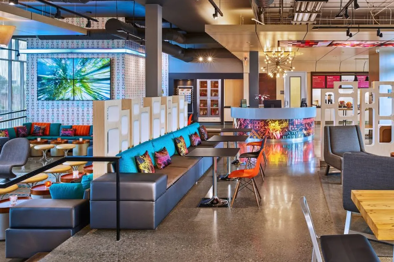 Aloft Santa Clara — rooms and atmosphere